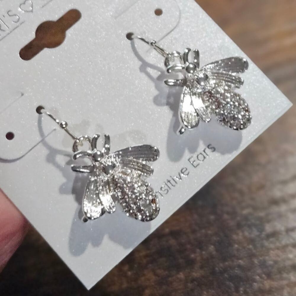 Lori's Gifts Silver-Tone Bee Dangle Drop Earrings for Sensitive Ears
